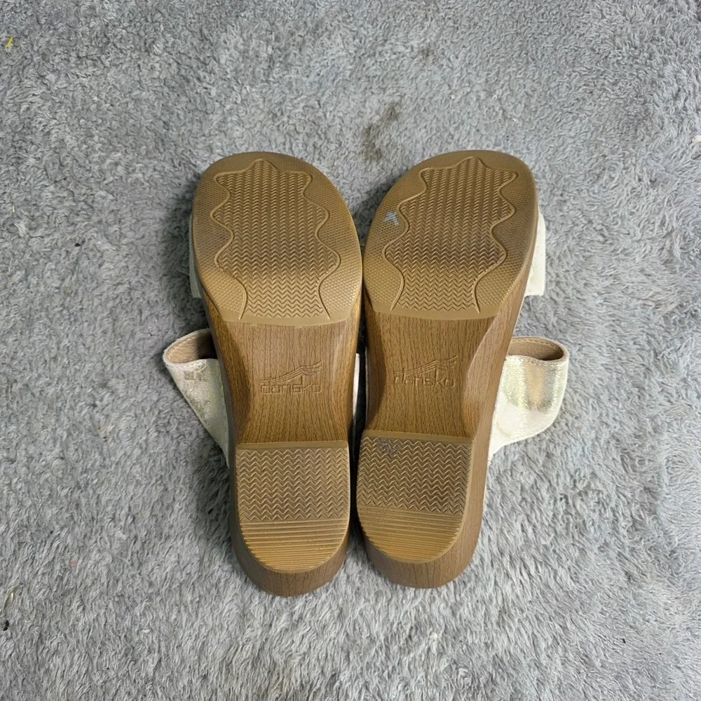 Dansko Platform Sandals Gold Metallic Leather Buckle Wedge Womens 39‎ Excellent